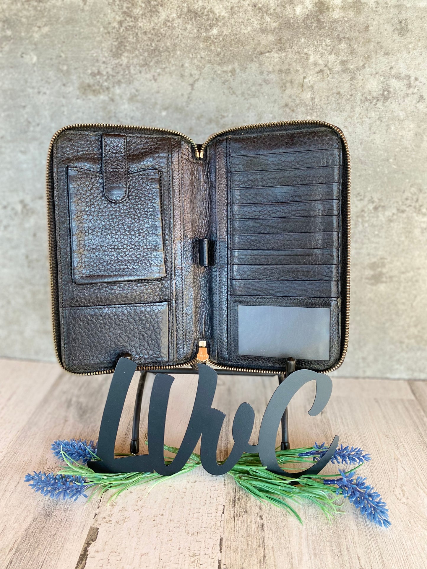 Preloved Authentic GG Zippy Black Leather Wallet Organizer