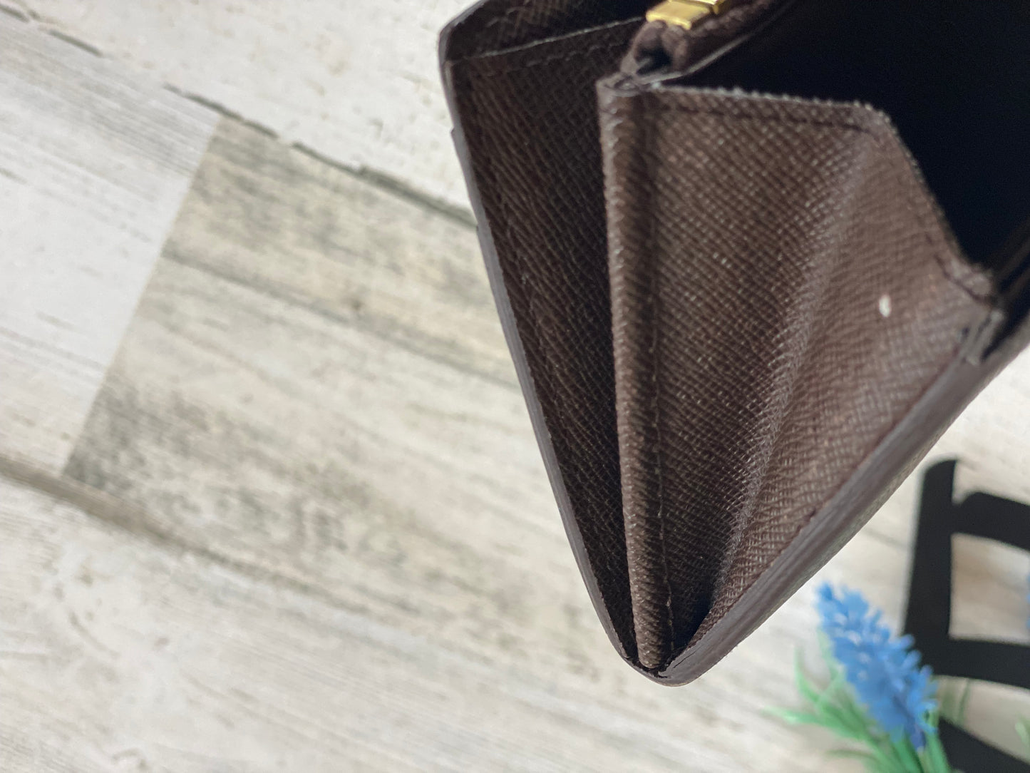 Authentic Preloved consigned Sarah wallet Damier Ebene