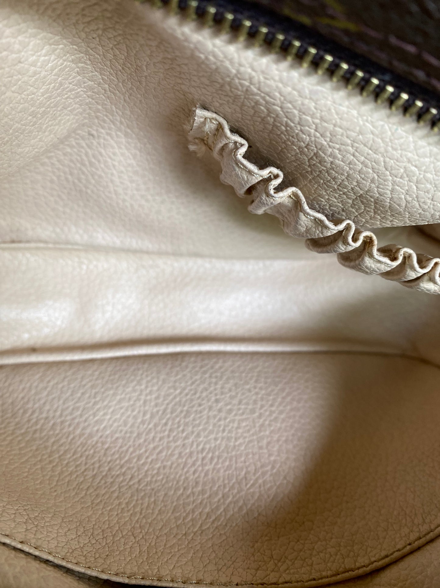 Preloved Authentic Vintage Trousse 18