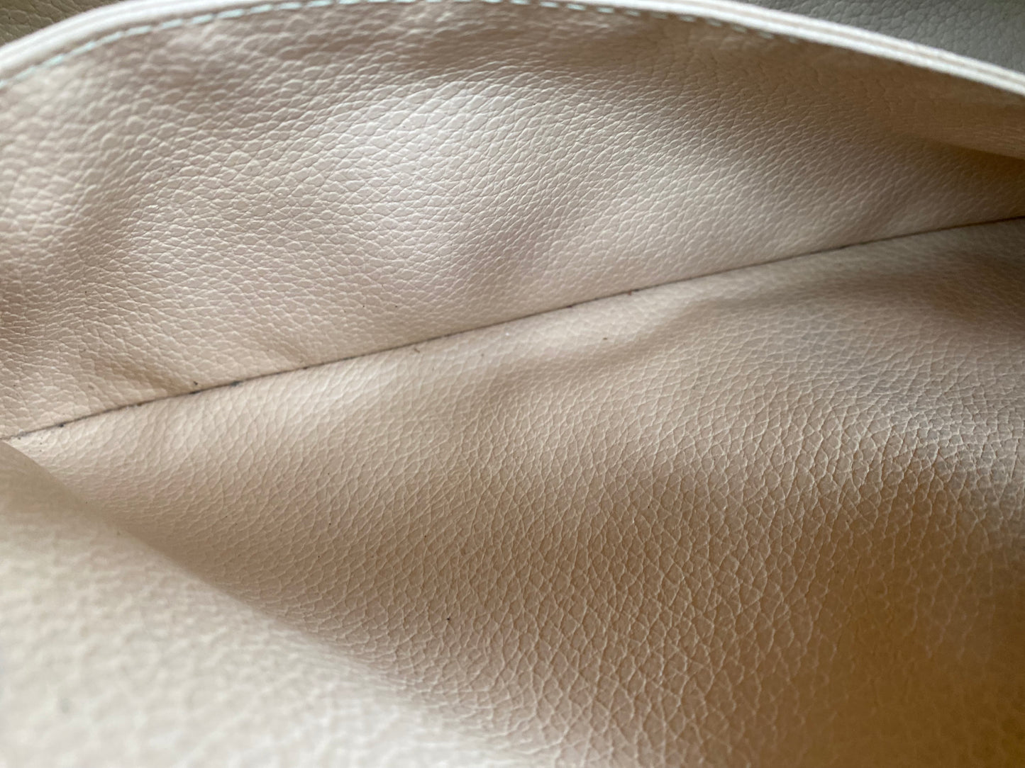 Preloved Authentic Vintage Trousse 28