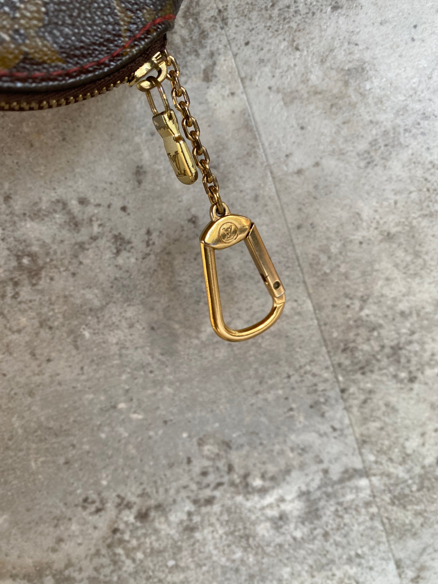 Preloved Cherry Cles Porte Monnaie Roud Coin Purse