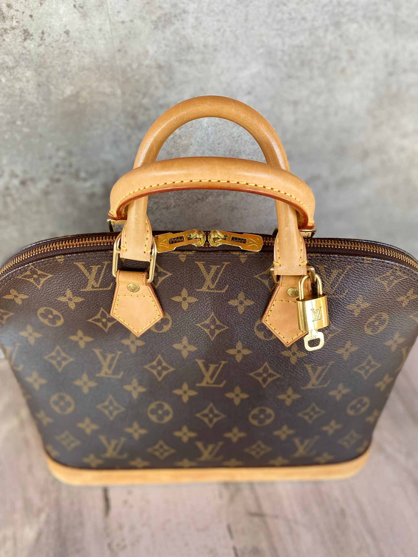 Preloved Authentic Alma handbag