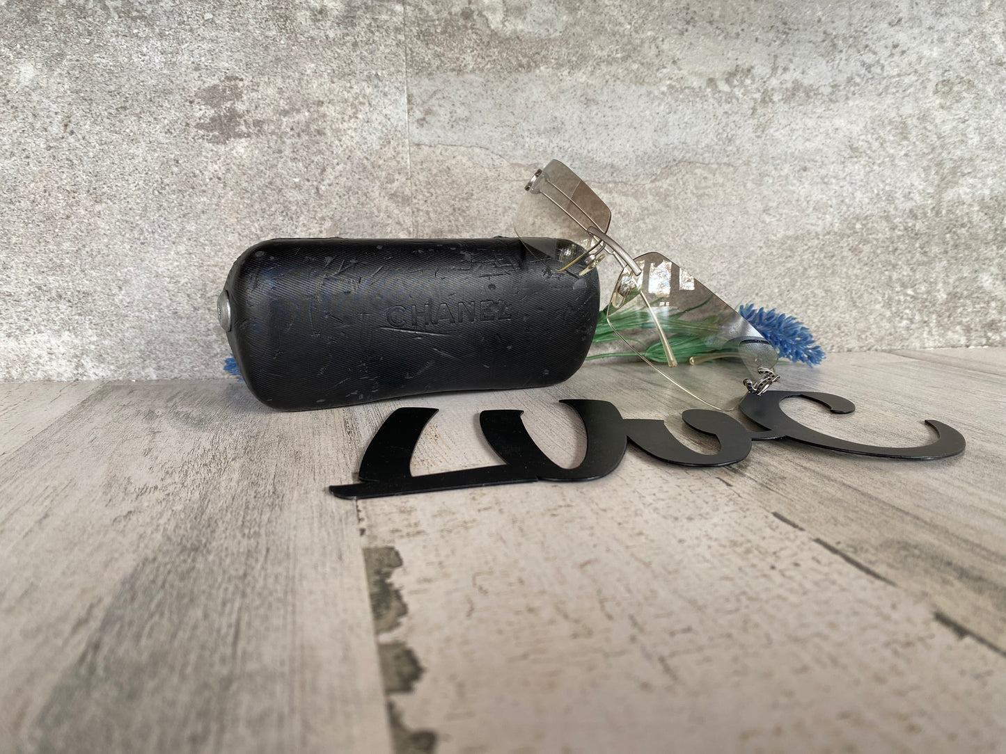 Preloved CC Sunglasses w case