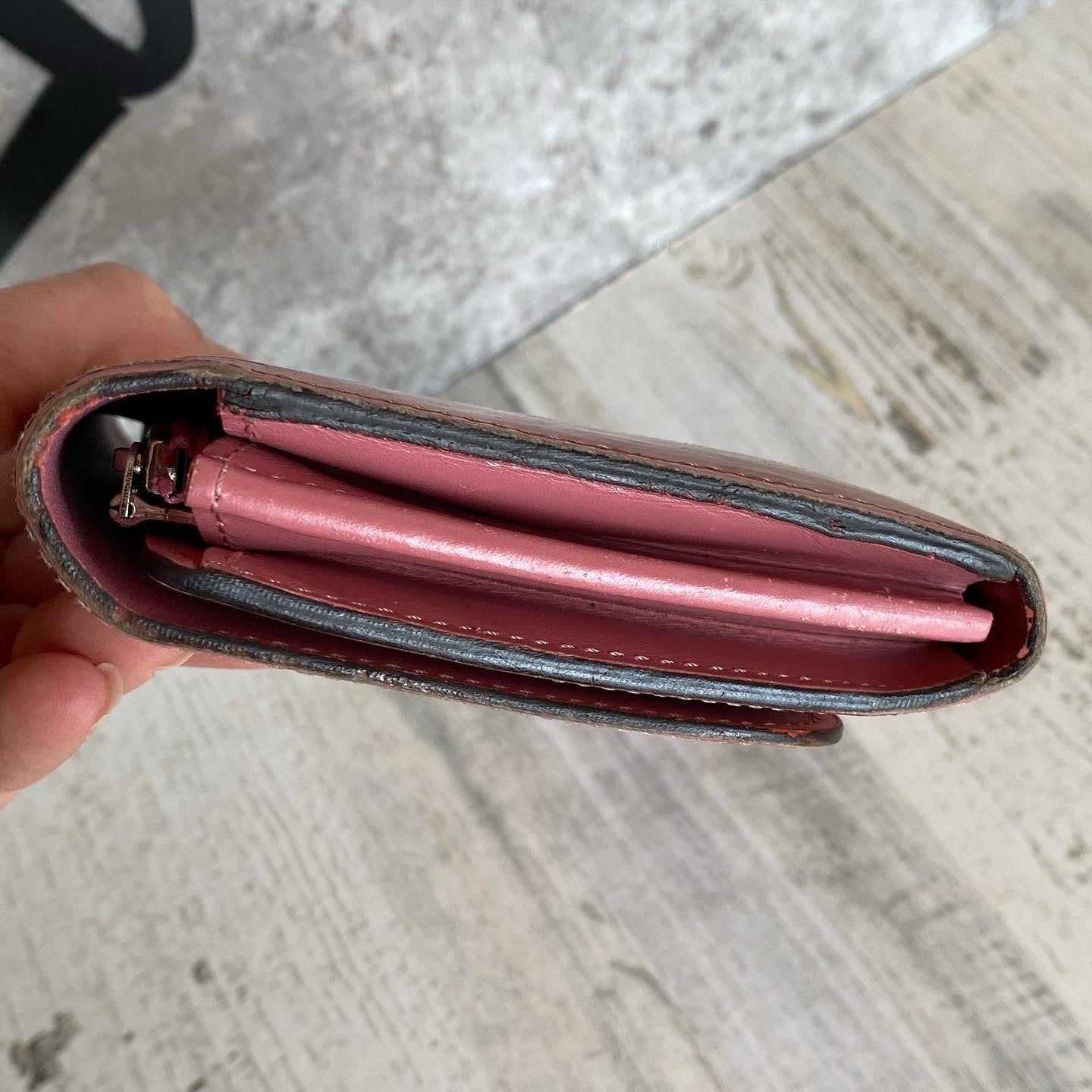 Authentic Preloved Twist Portefeuille Long Wallet, Vernis Pink Patent Leather