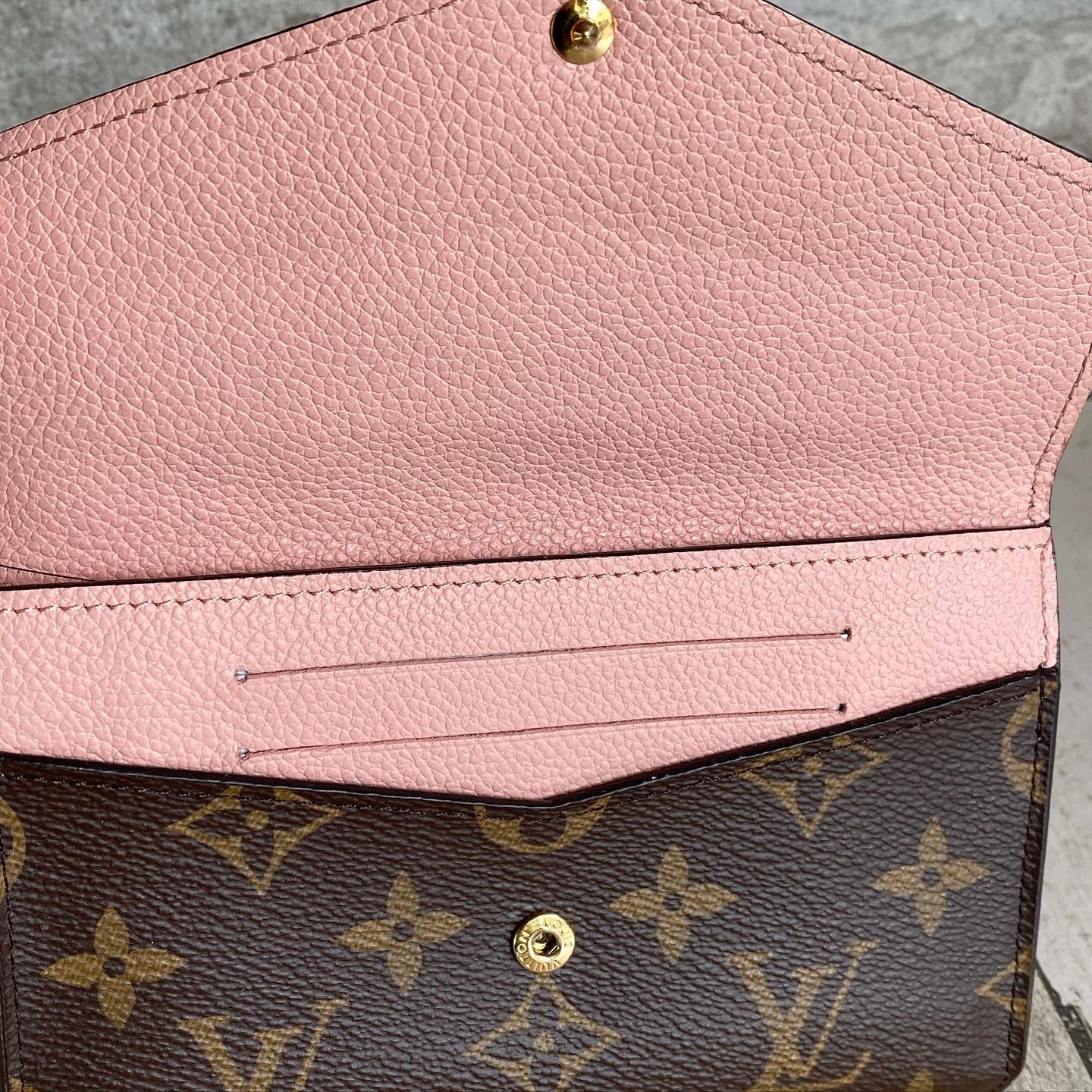 Authentic consigned Preloved Pallas compact wallet