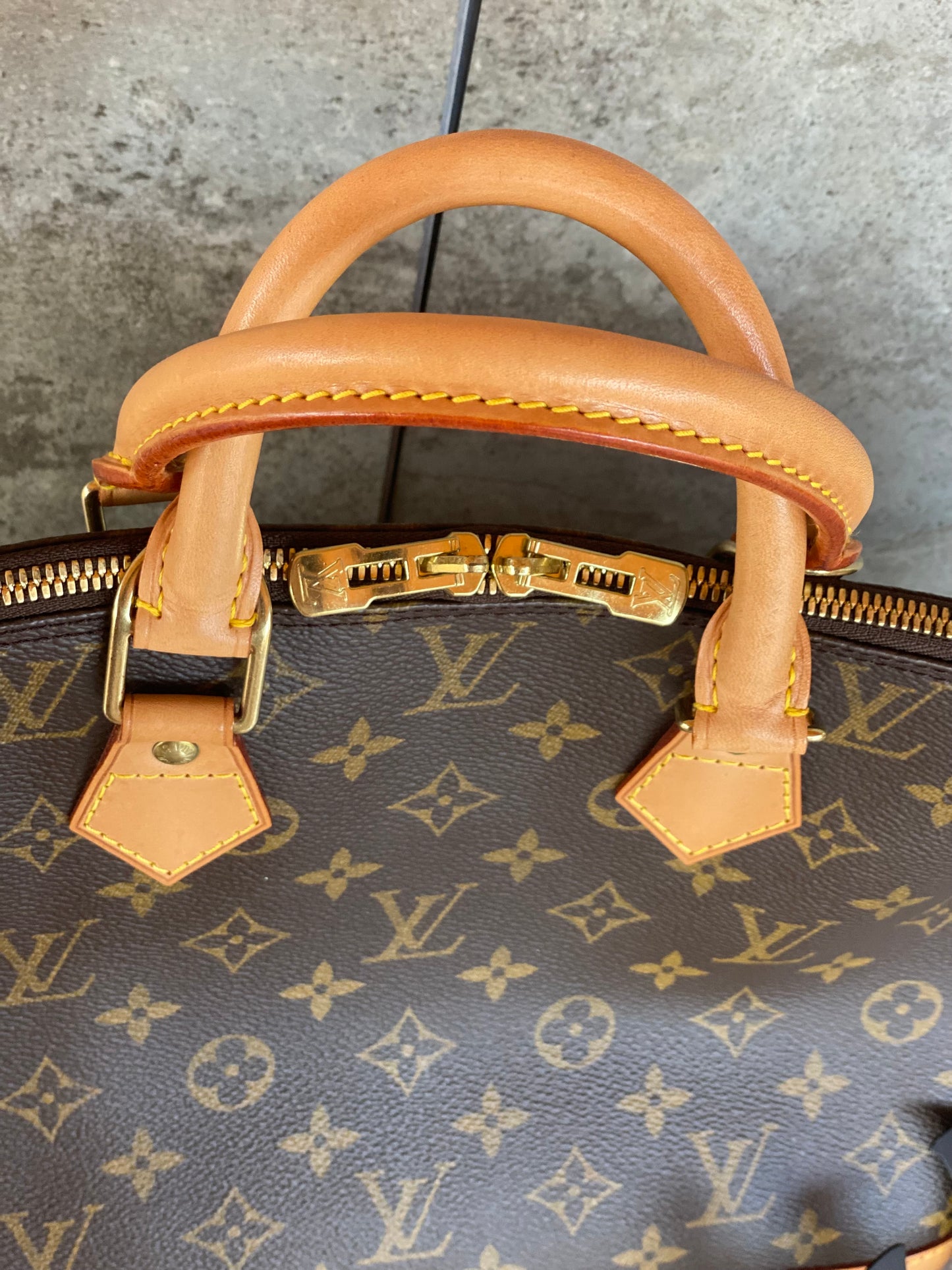 Preloved Authentic Alma PM handbag
