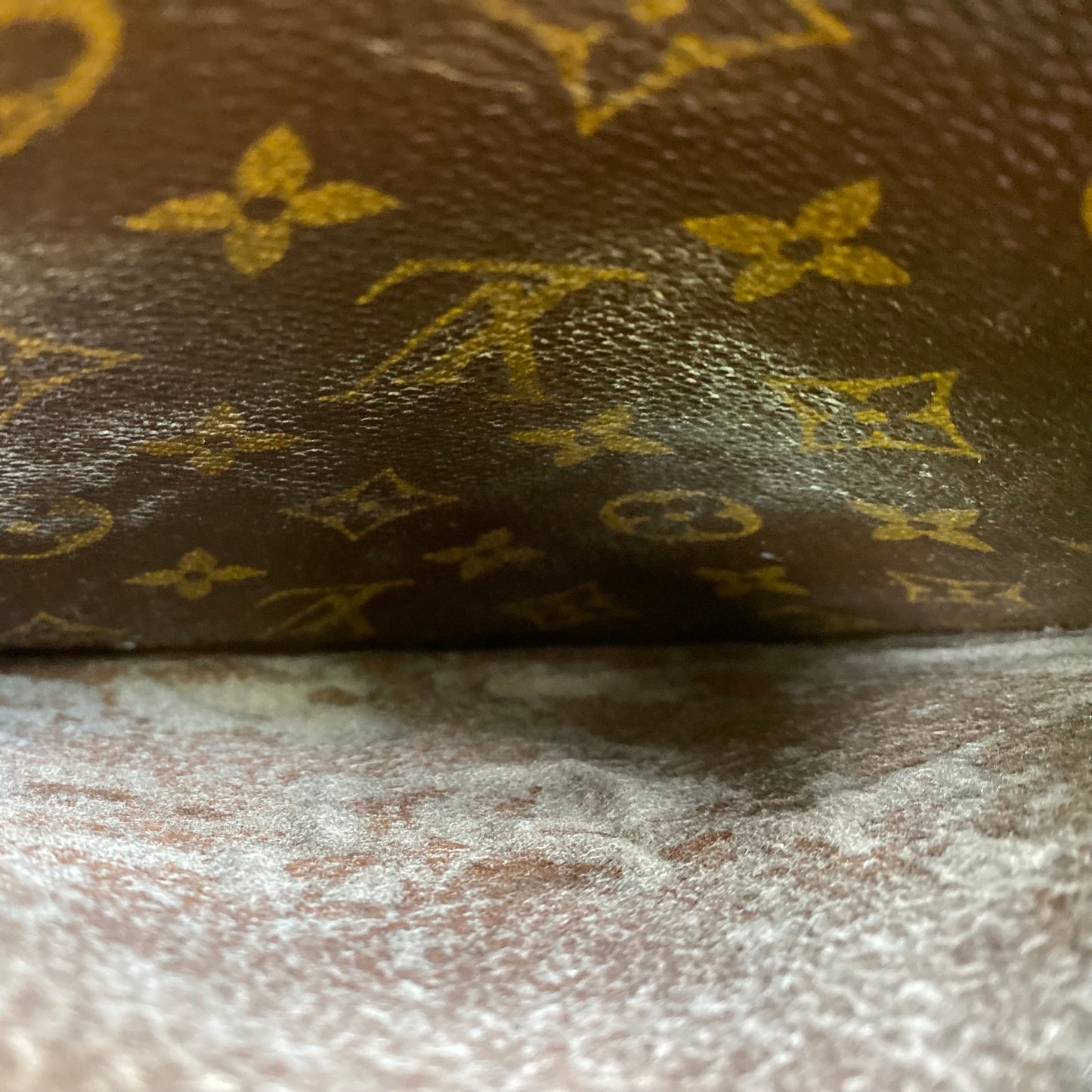 Preloved Authentic Saint Cloud GM Crossbody