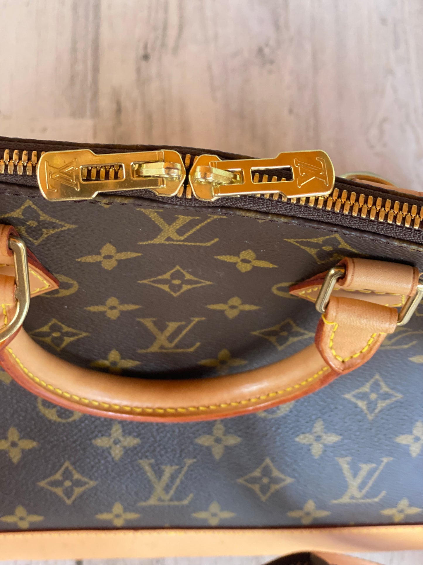 Preloved Authentic Alma PM handbag