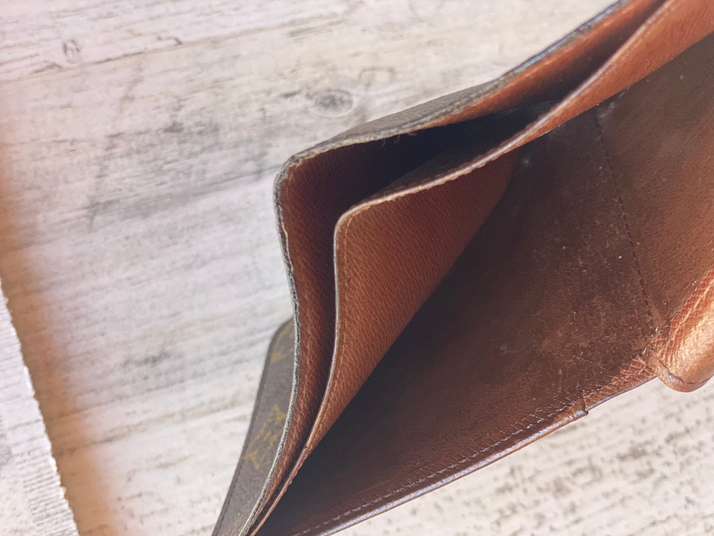 Preloved Authentic bifold Wallet