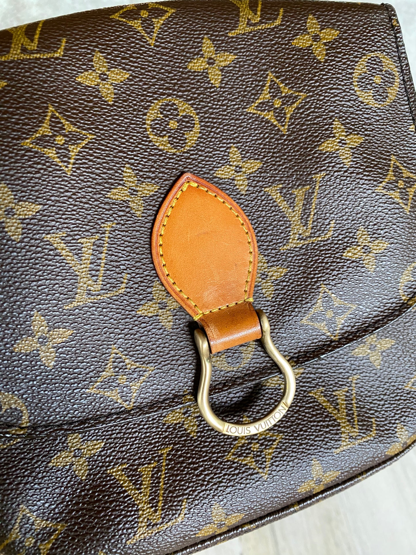 Preloved Authentic Saint Cloud crossbody MM