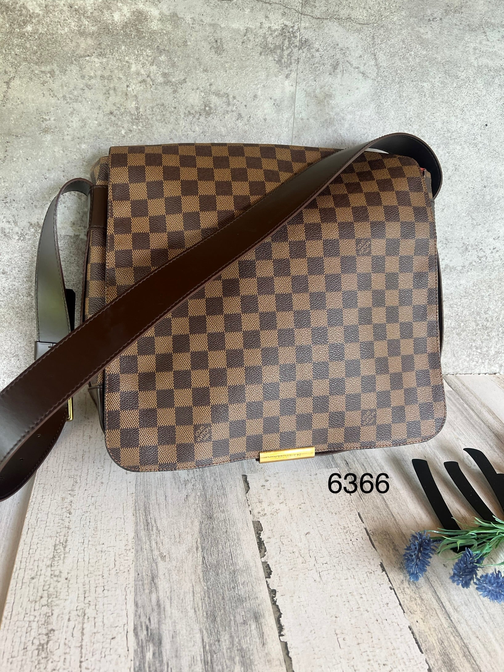 Louis Vuitton Damier Bastille Messenger Bag ○ Labellov ○ Buy and