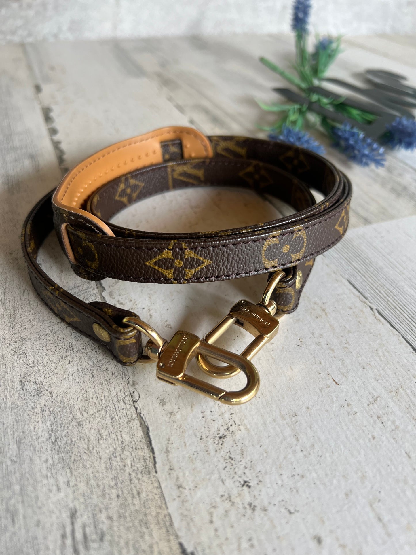 Pre-Loved Monogram Strap w lobster clasp