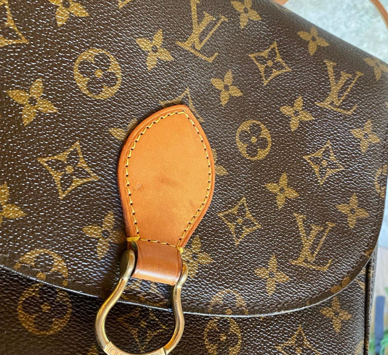 Preloved Authentic Saint Cloud GM Crossbody