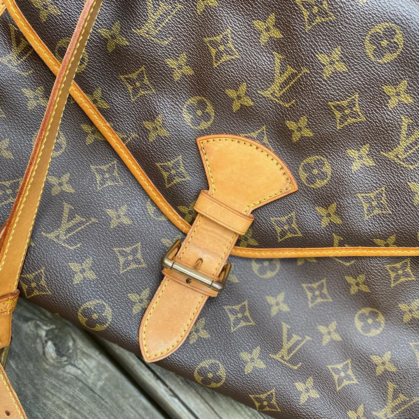 Preloved Beverly 2 way w dust cover