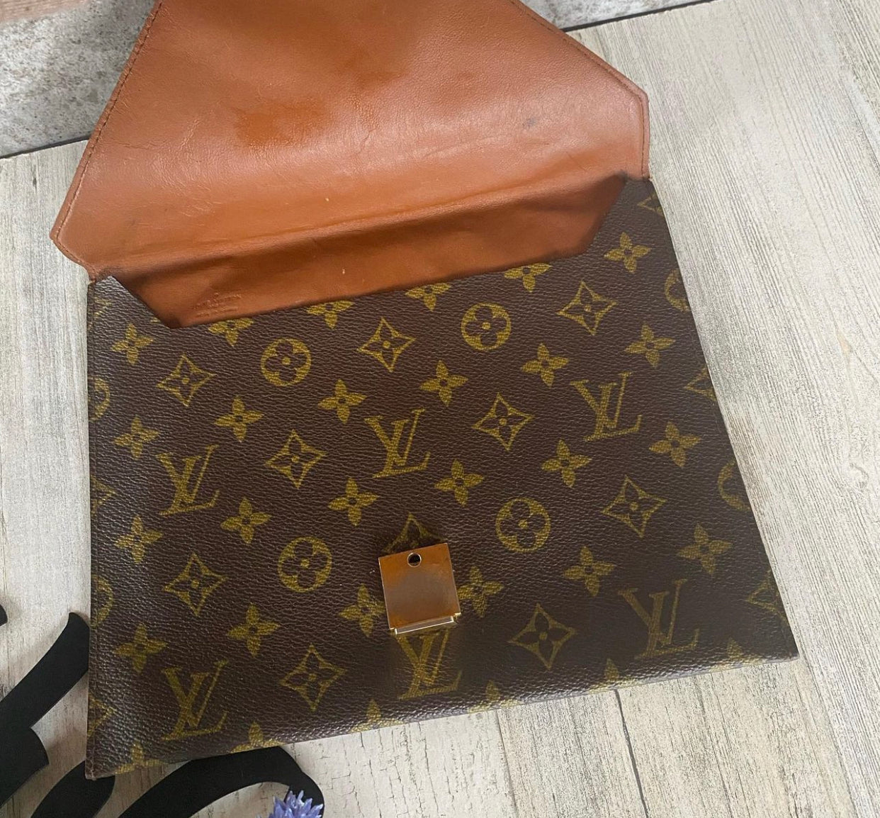 Preloved authentic Monogram Vintage Clutch