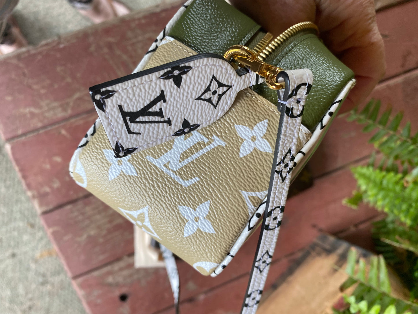 Pre-loved Giant Beach Pouch