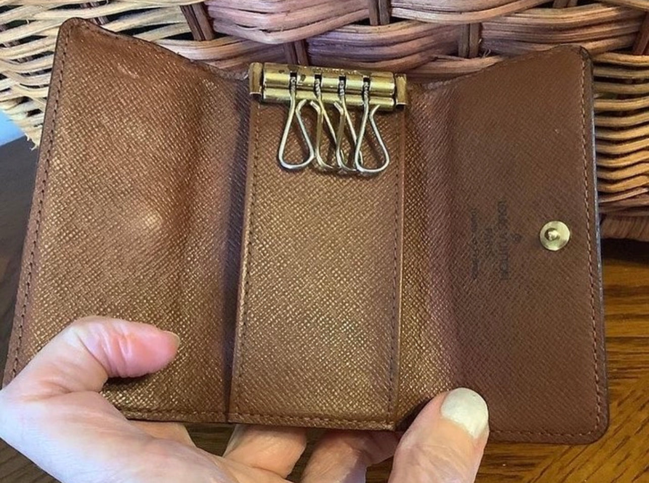 Authentic Preloved L V 4 key Multicles