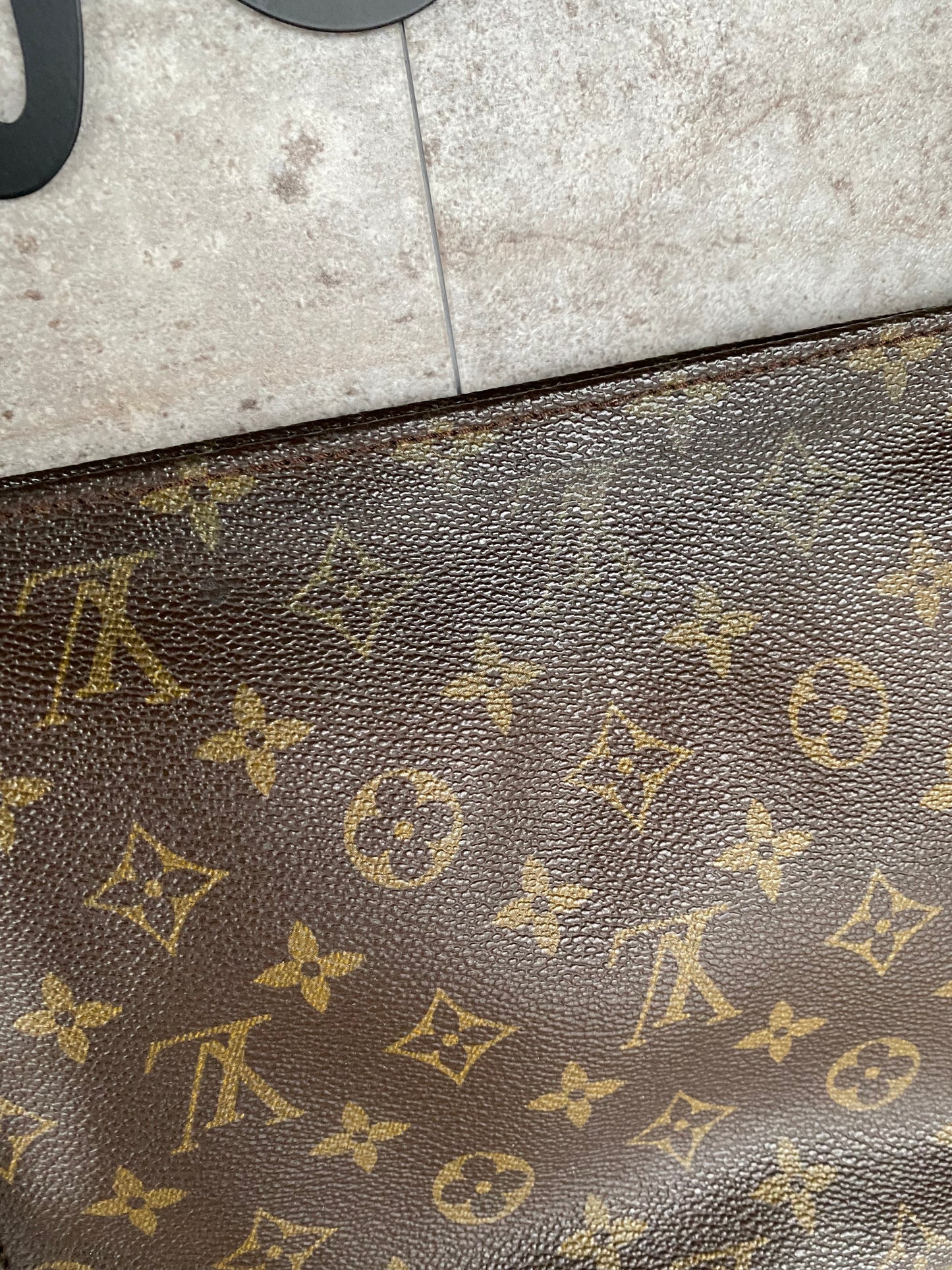 Preloved Cosmetic 26 Toilette w Chain and pouch