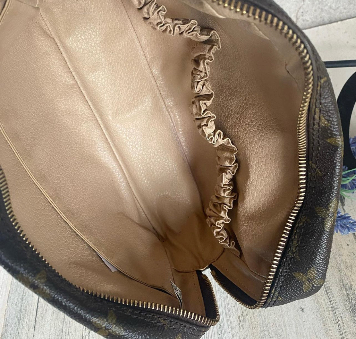 Preloved Trousse 23 Cosmetic Case