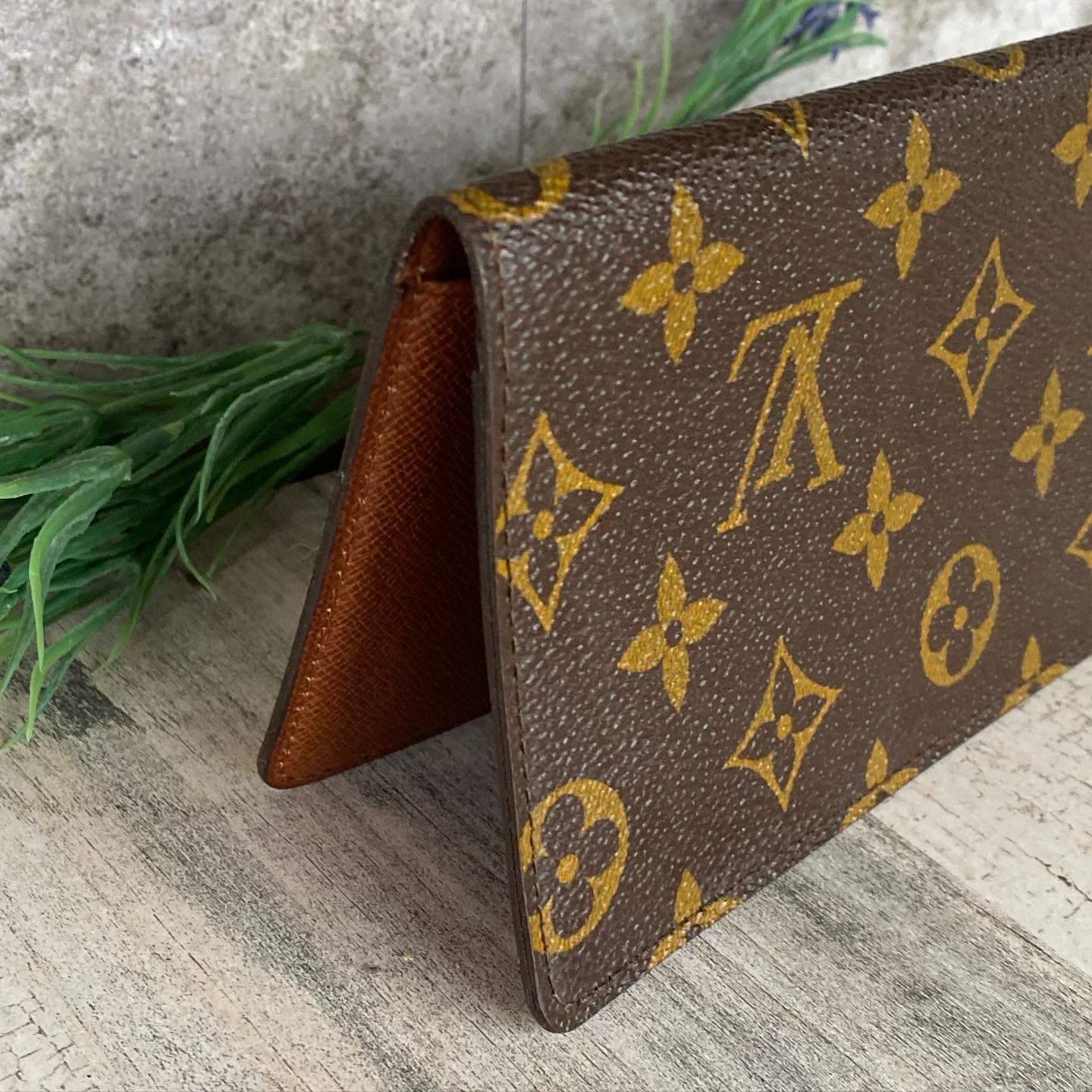 Preloved Authentic Long Wallet Cheque