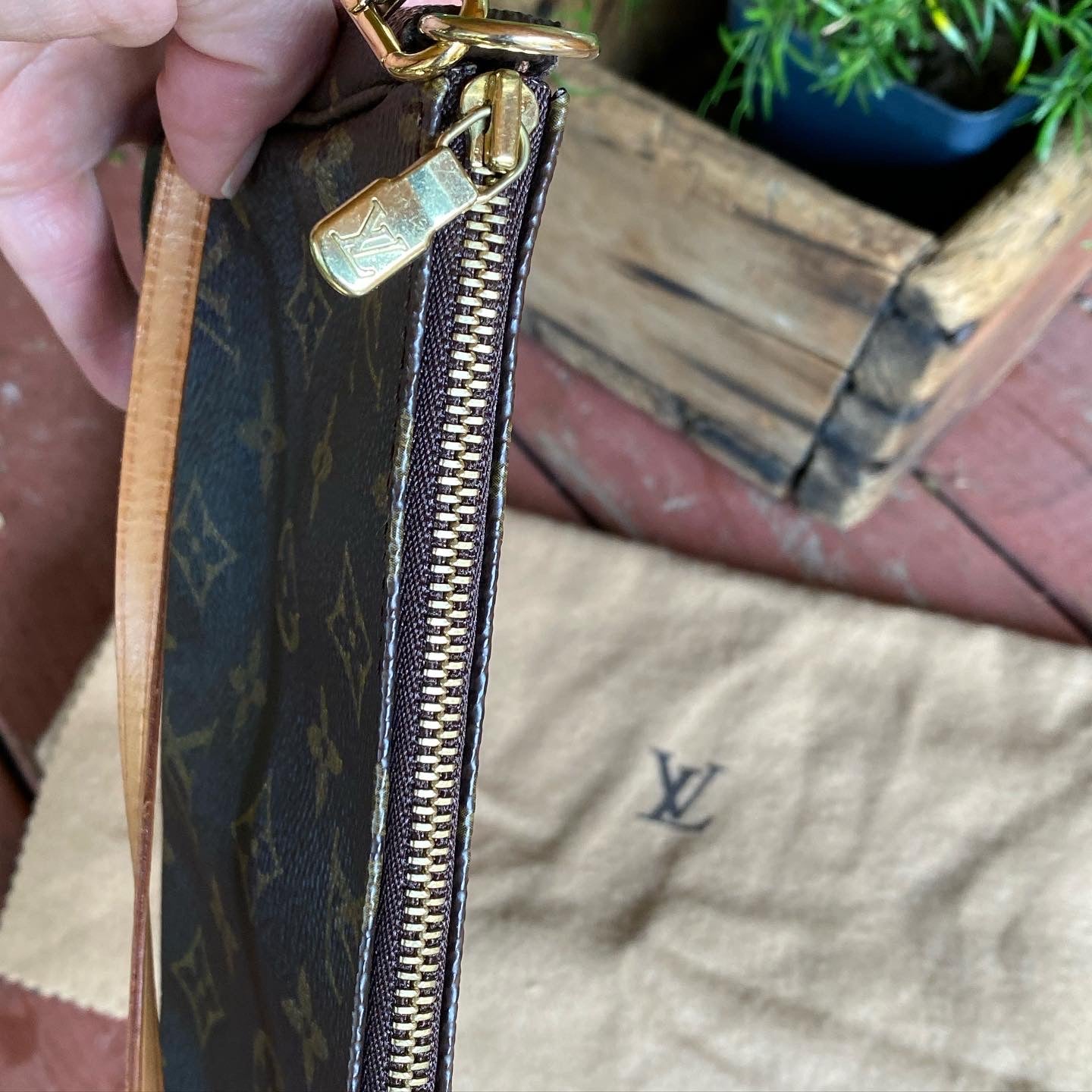 Preloved Accessories Pouch