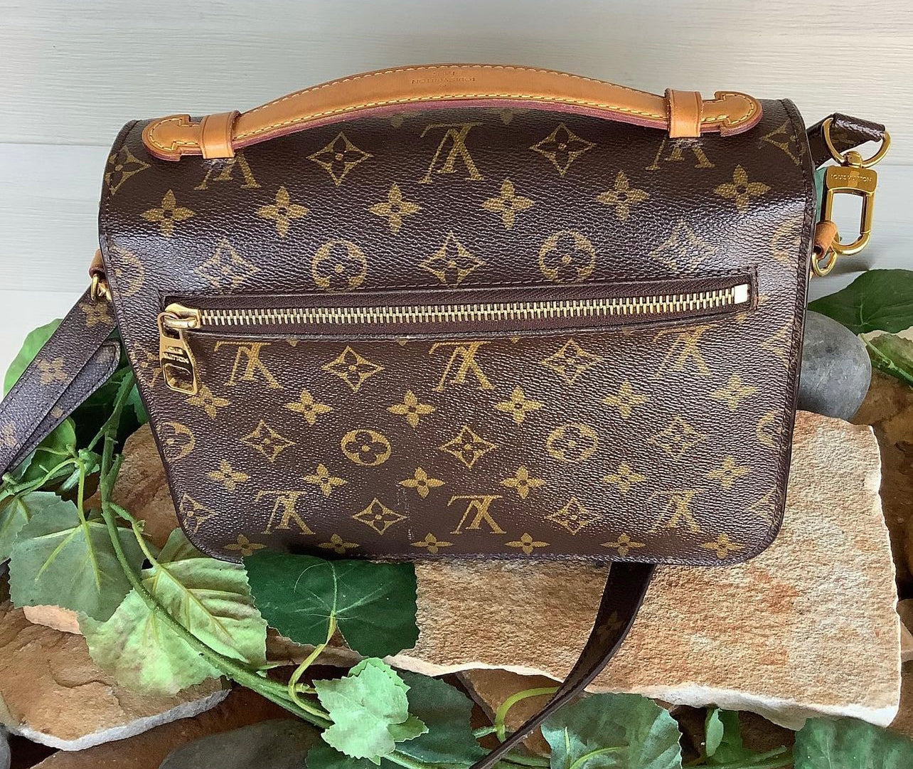 Authentic Preloved consignment Pochette Métis
