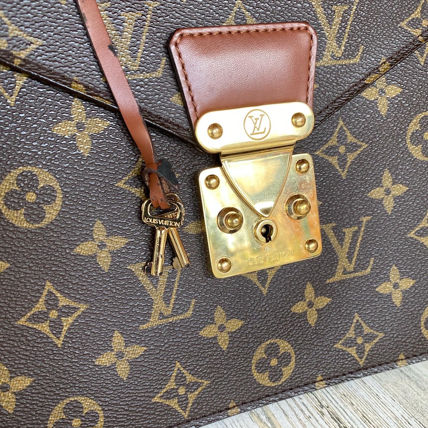 Preloved Porte Crossbody Case