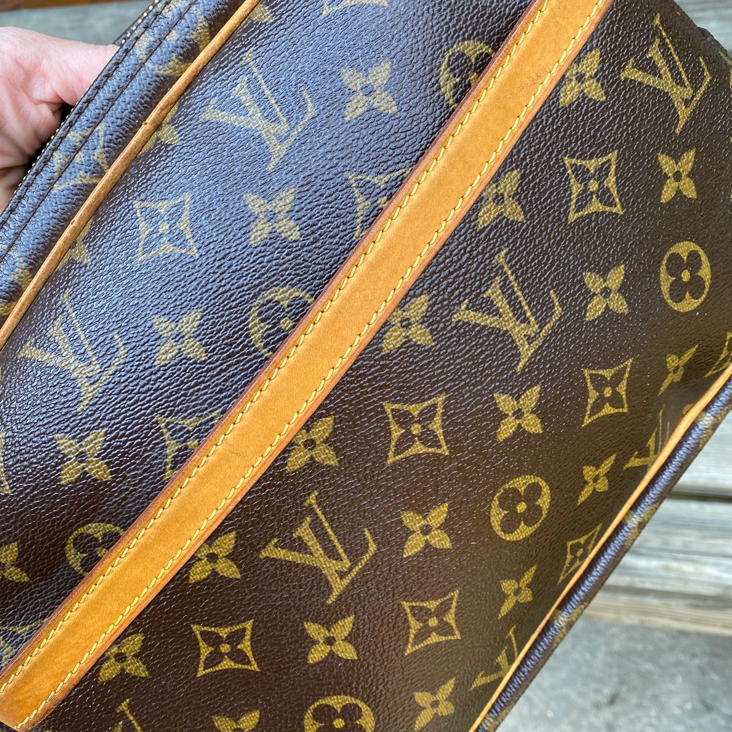 Pre-loved Reporter Crossbody