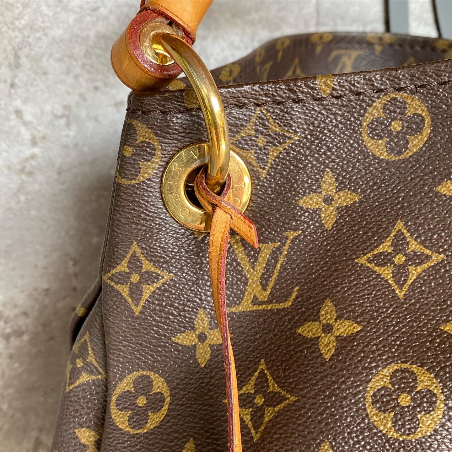 Preloved Artsy Hang Bag