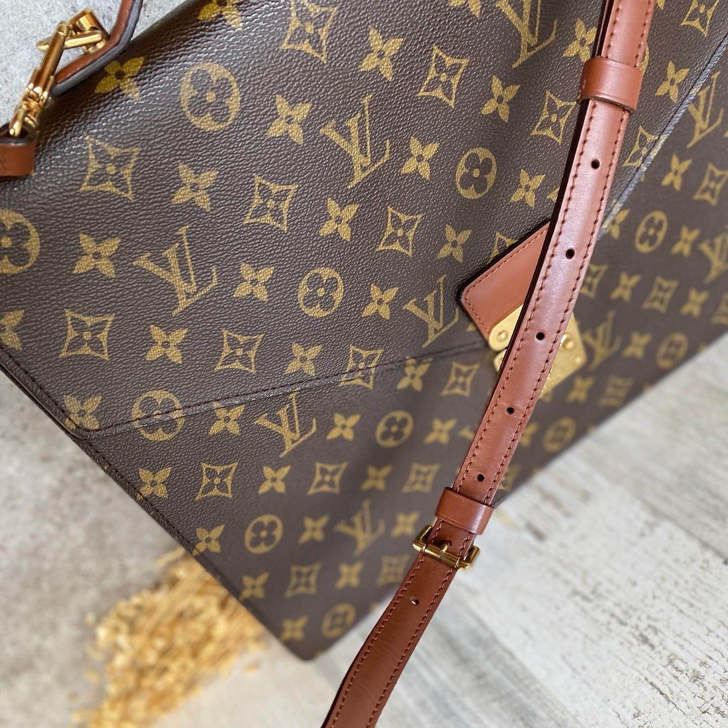 Preloved Porte Crossbody Case