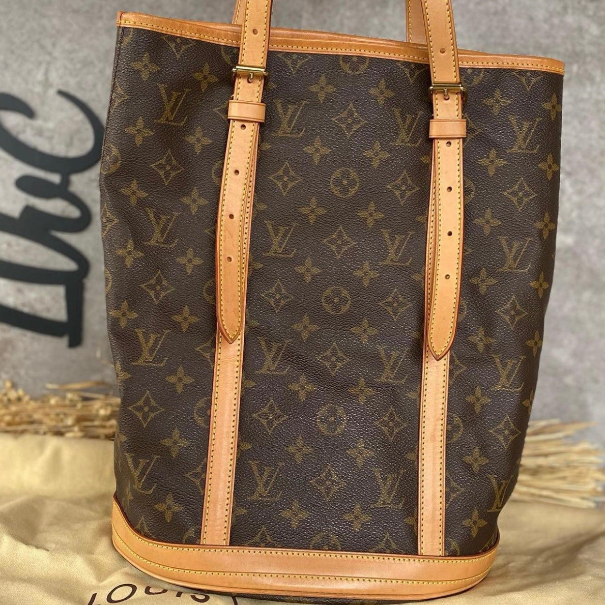 Preloved Authentic Bucket GM shoulder bag