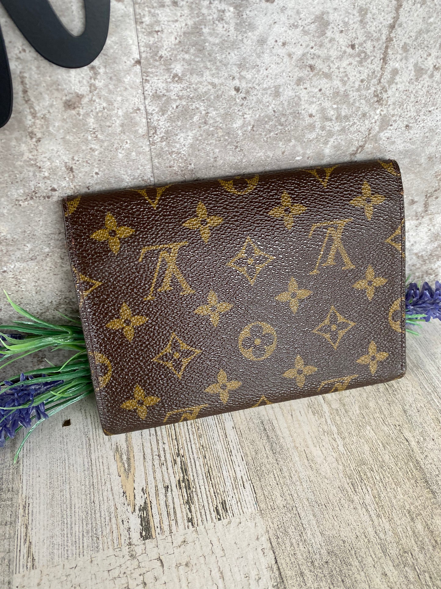 Preloved Wallet Porte