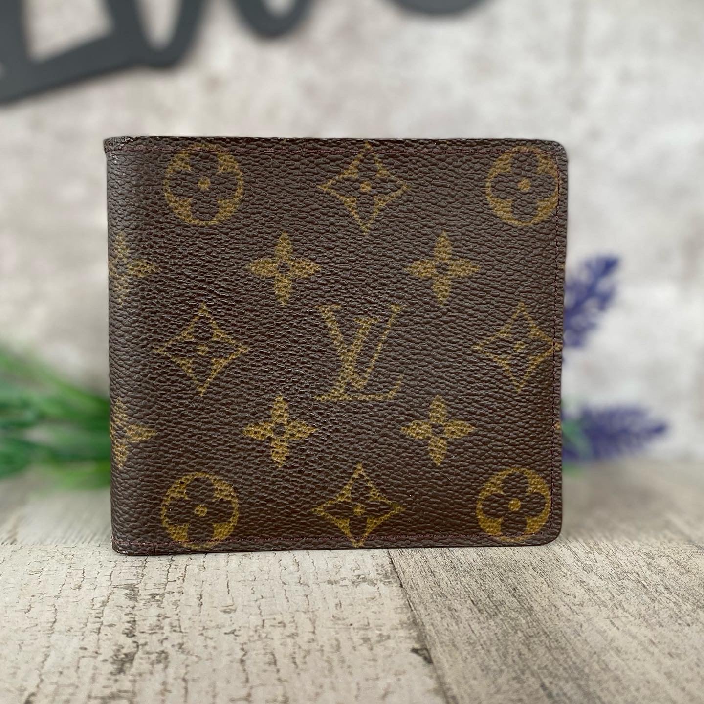 Preloved Authentic Bifold Wallet