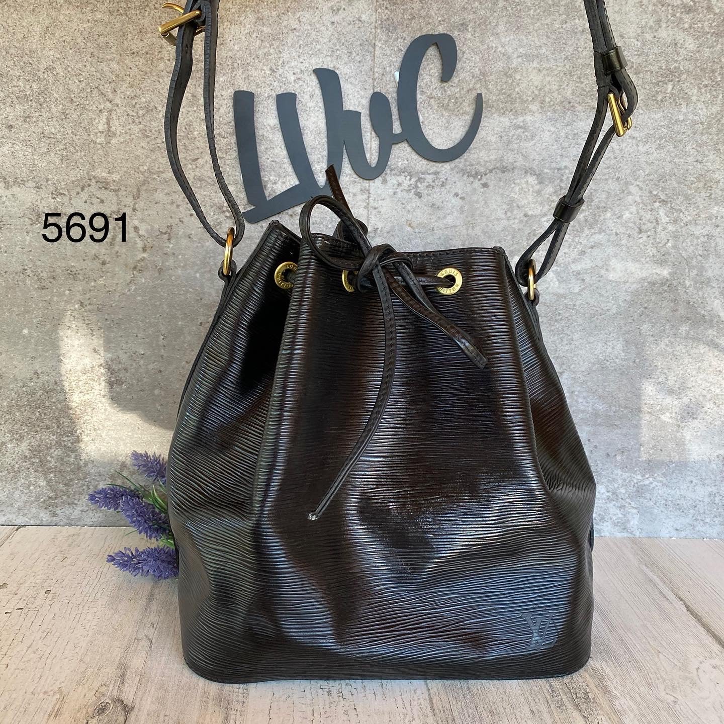 Preloved Louis Vuitton Petite Noe Monogram Shoulder Bag MI882 101623 –  KimmieBBags LLC
