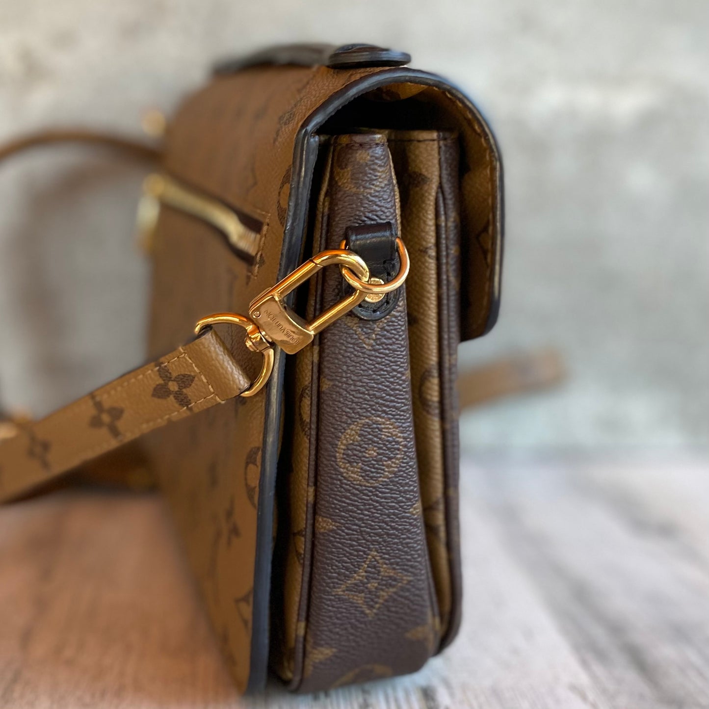 Authentic consigned Preloved Pochette Métis crossbody ￼