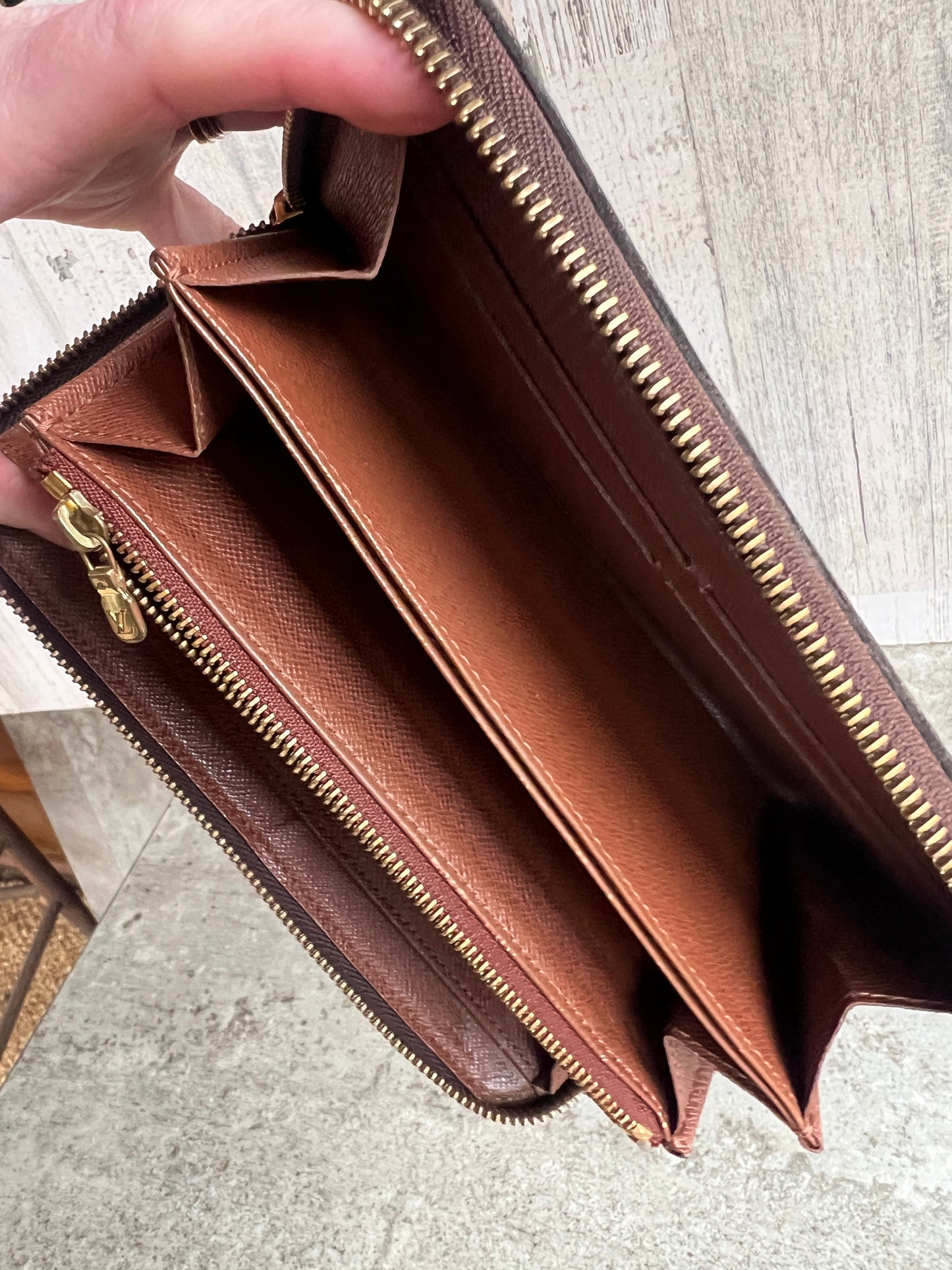 Authentic Preloved Consigned Zippy wallet