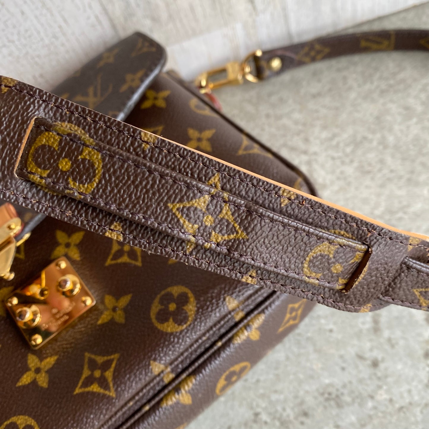 Authentic Preloved Pochette Métis Crossbody