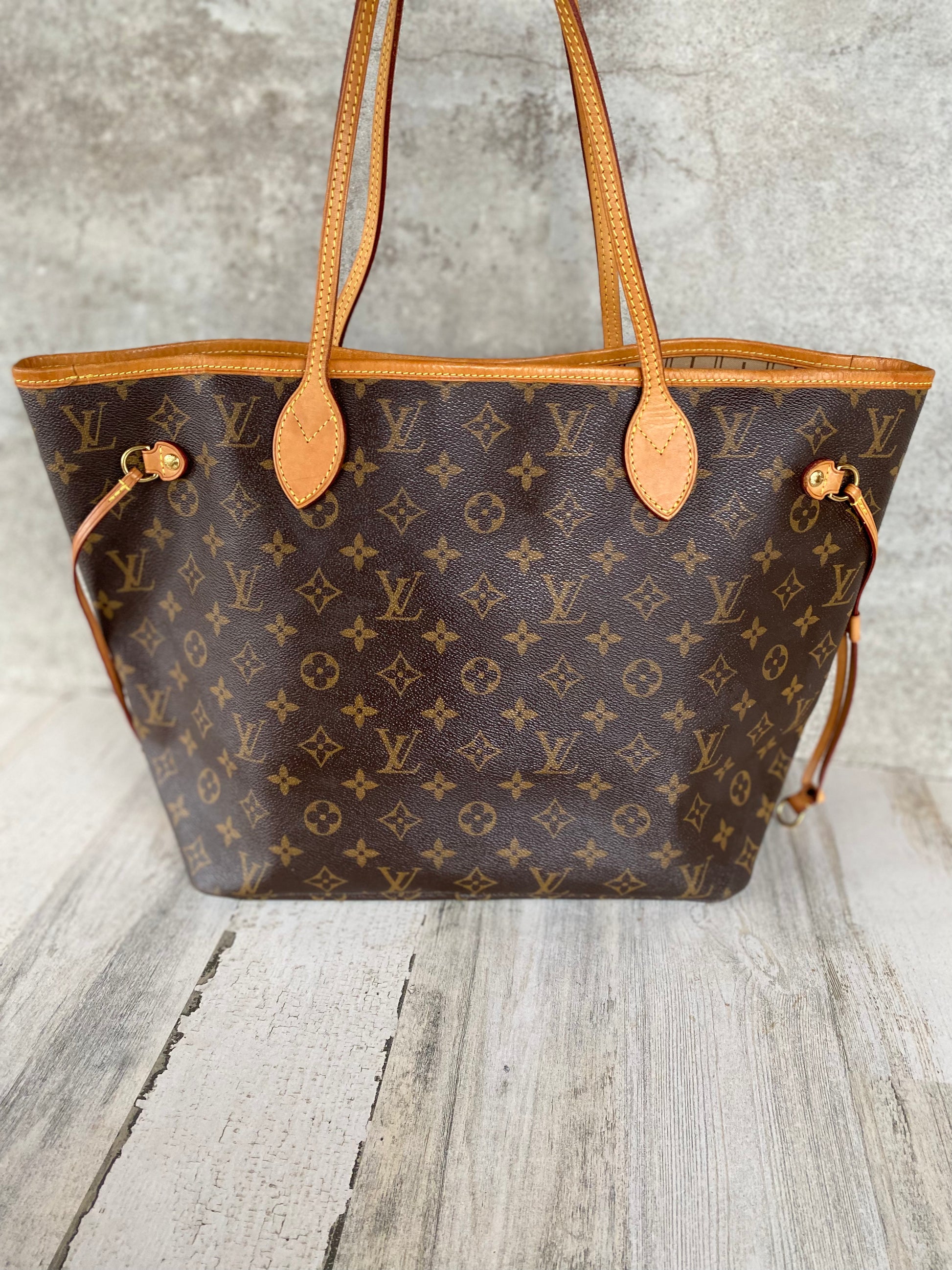 Preloved Authentic Neverfull MM shoulder bag lvvintagecloset