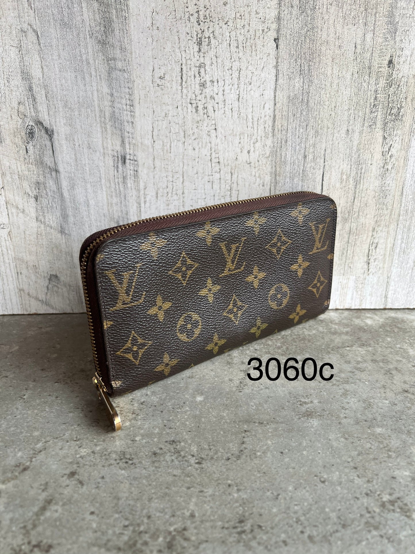 Authentic Preloved Consigned Zippy wallet