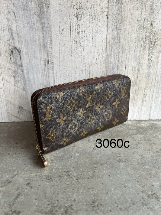 Authentic Preloved Consigned Zippy wallet