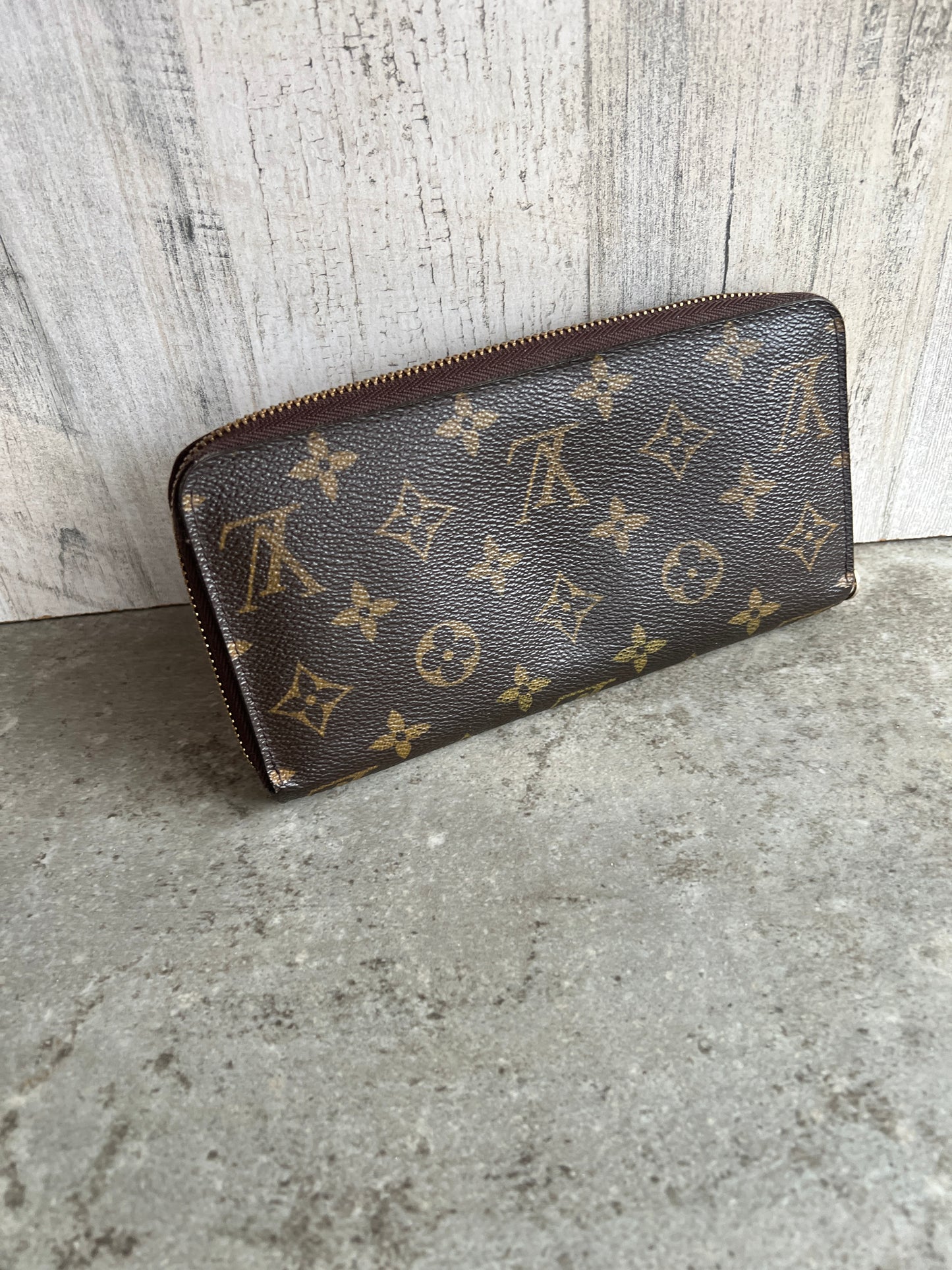 Authentic Preloved Consigned Zippy wallet
