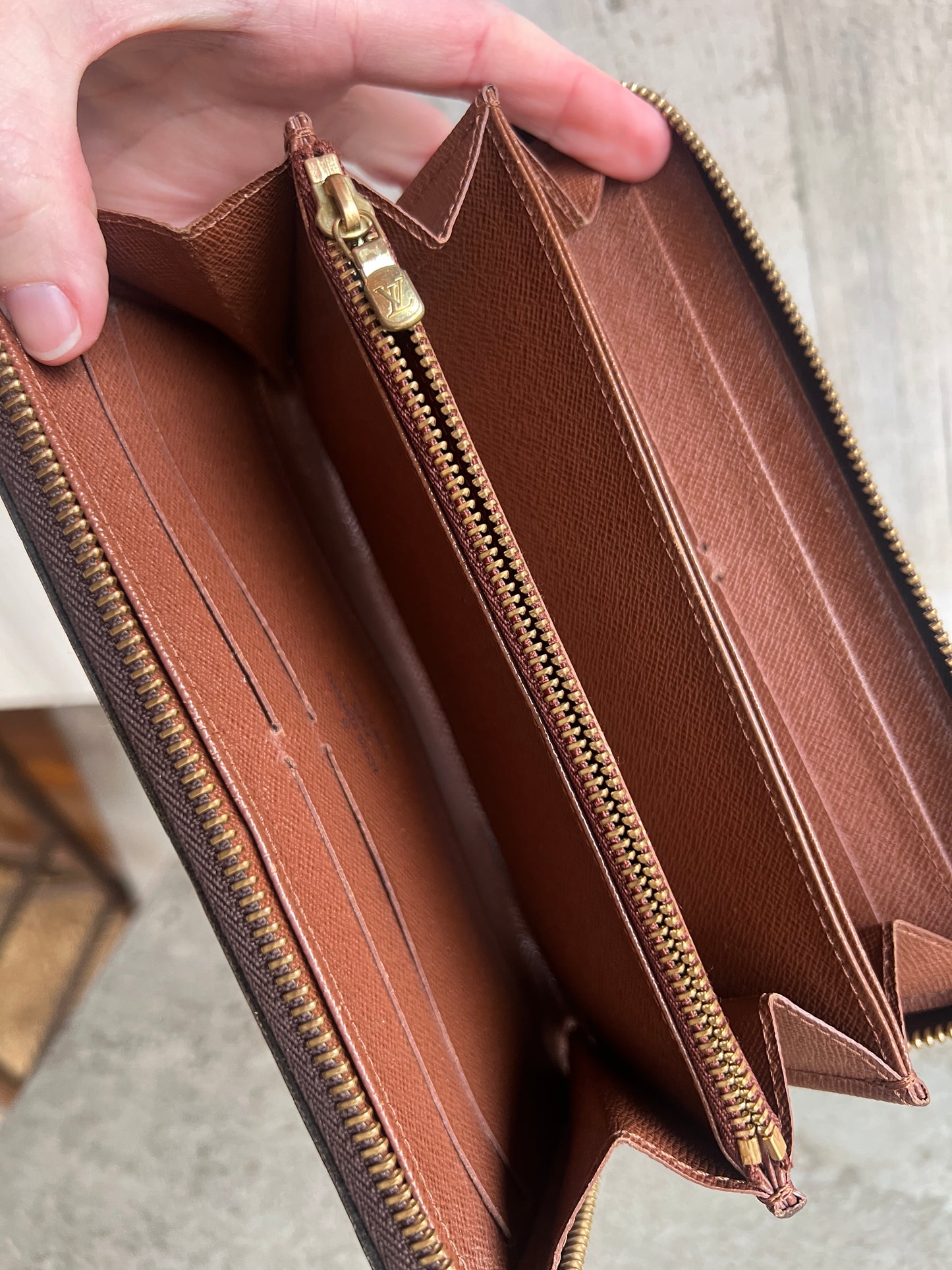 Authentic Preloved Consigned Zippy wallet
