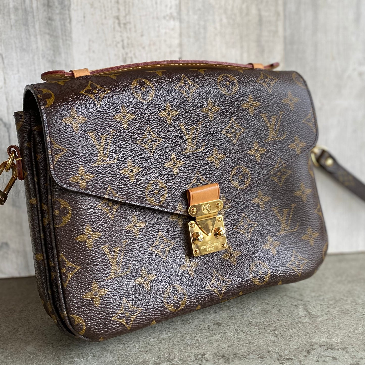 Authentic Preloved Pochette Métis Crossbody