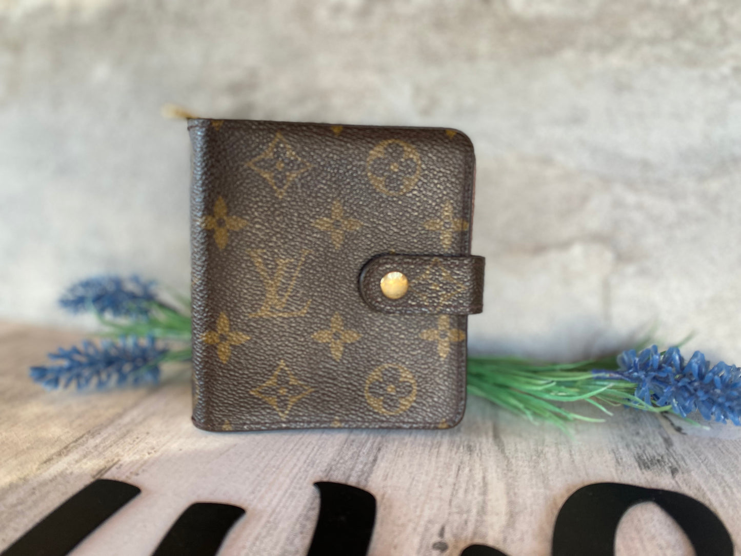 Preloved Compact Zip Wallet