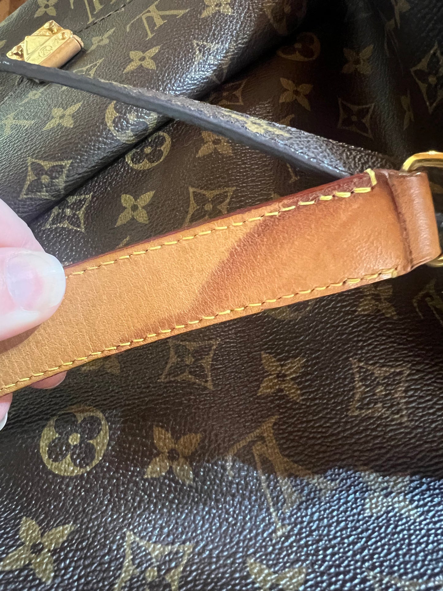 Preloved Authentic Hobo Métis shoulder bag