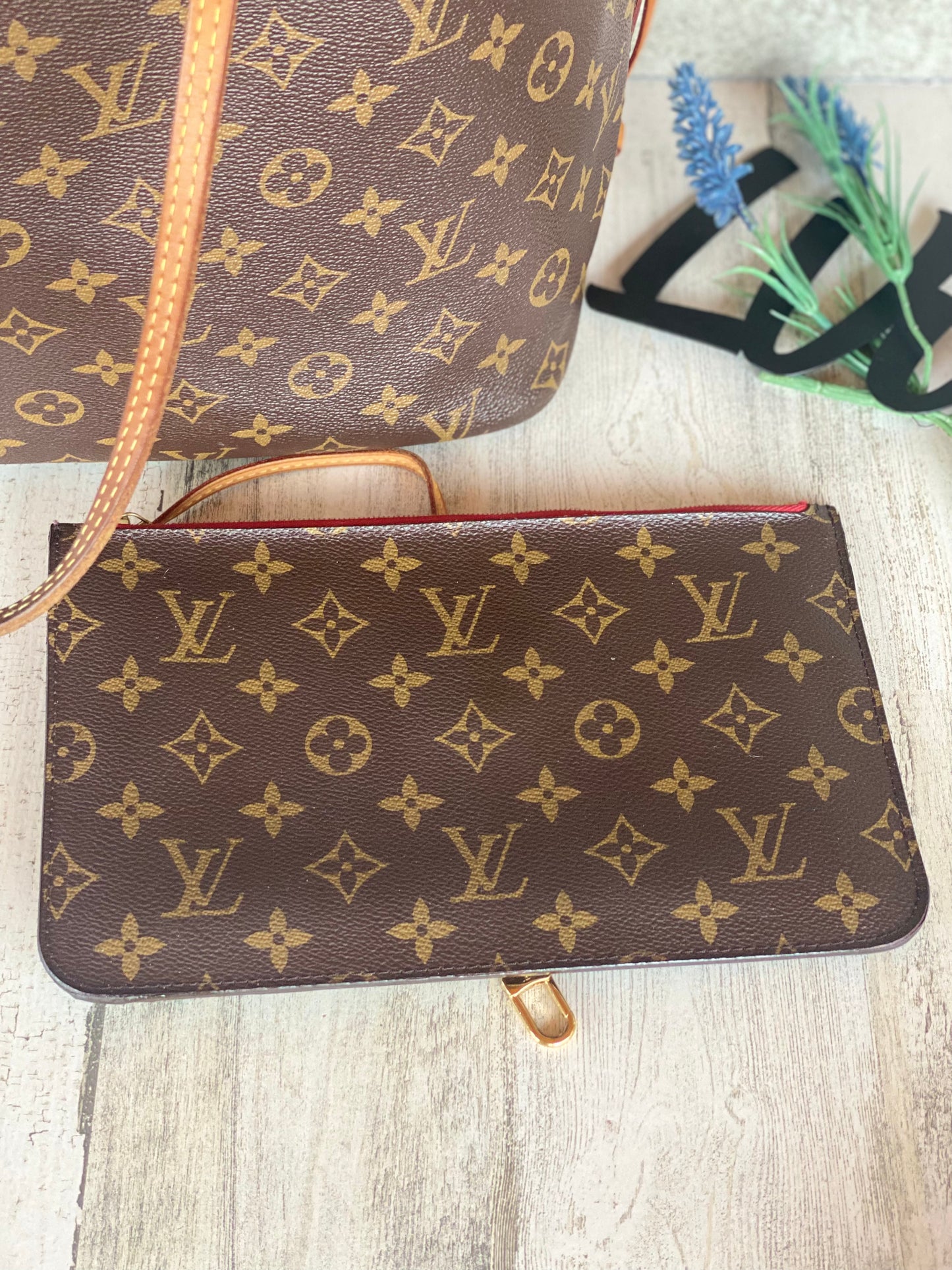 Preloved Neverfull MM W Pochette Wristlet