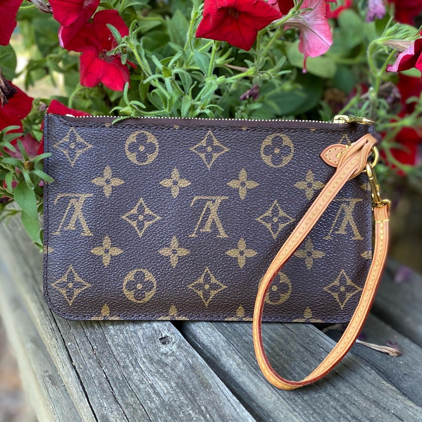 PreLoved Louis Vuitton Cosmetic/Wristlet/Accessories Pouch