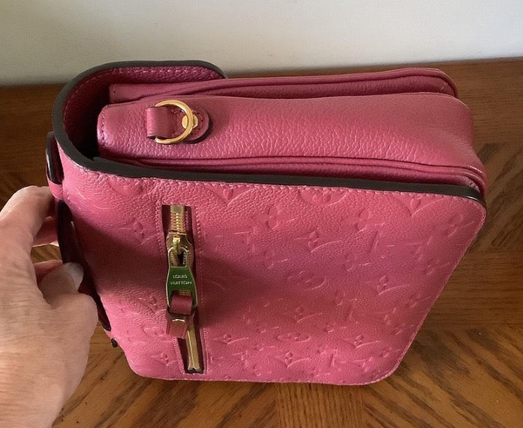 Authentic preowned Pochette Métis