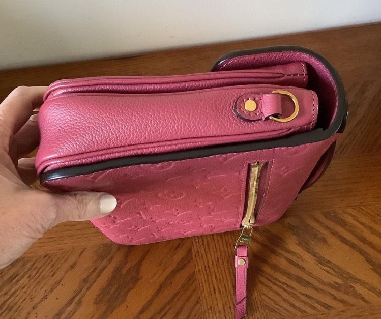 Authentic preowned Pochette Métis