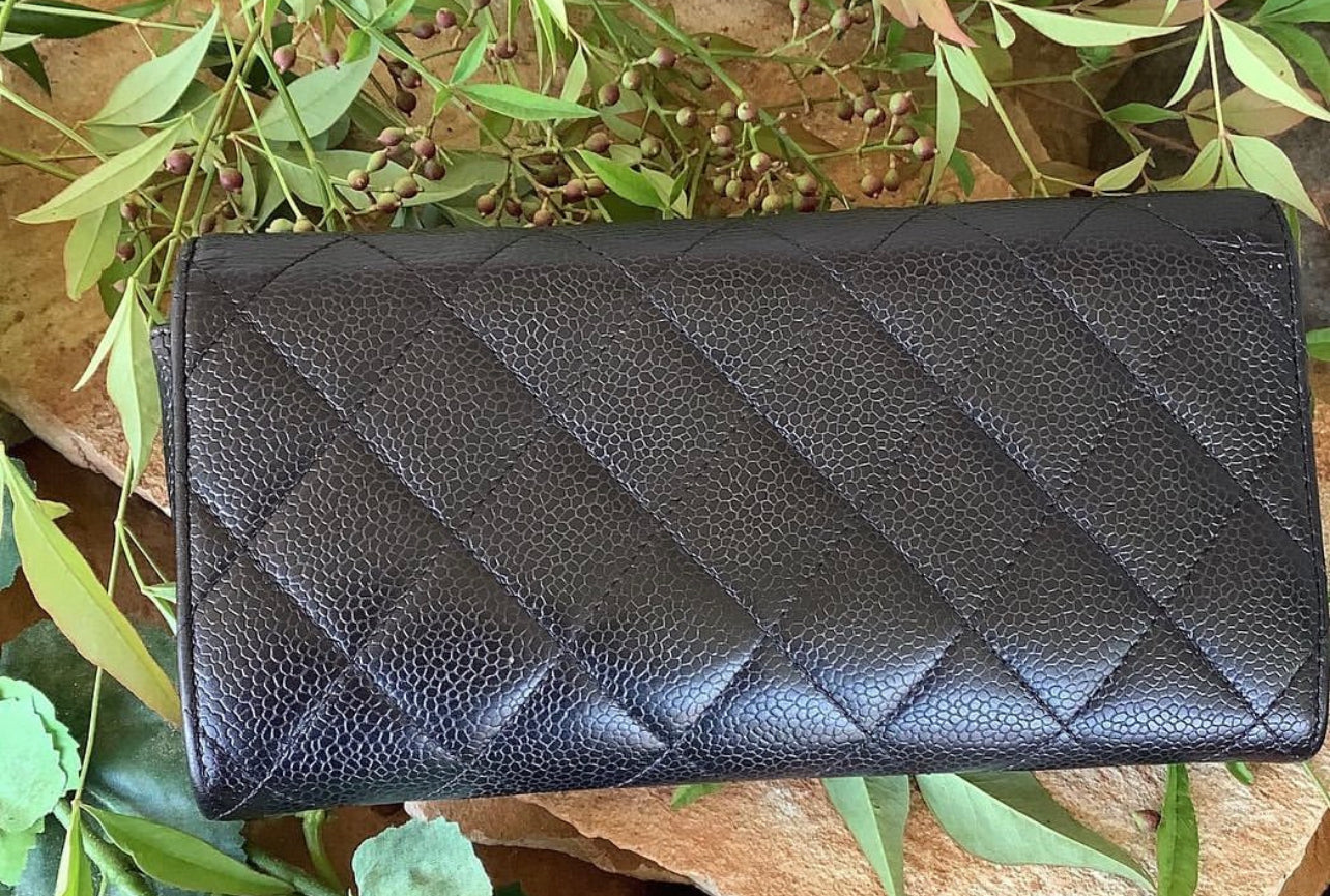 Preowned CC wallet black matrese